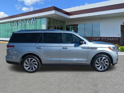Certified 2023 Lincoln Navigator Reserve image 3