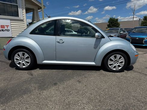 Used 2009 Volkswagen Beetle Coupe FWD image 6