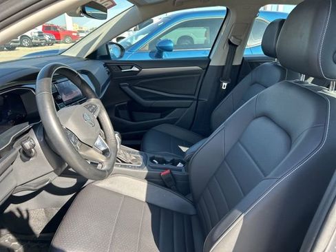 Used 2024 Volkswagen Jetta SE image 31