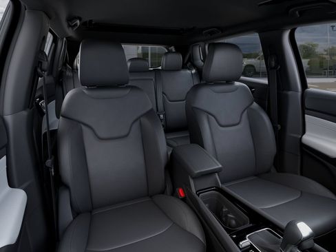 New 2026 Jeep Compass Limited w/ Sun, Sound & Navigation Group AWD/4WD image 17