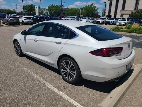 Used 2018 Buick Regal Essence w/ Driver Confidence Package #1 FWD image 4