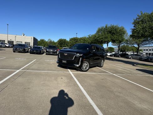 Used 2023 Cadillac Escalade Premium Luxury image 1