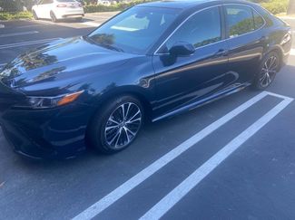 Used 2020 Toyota Camry SE image 1