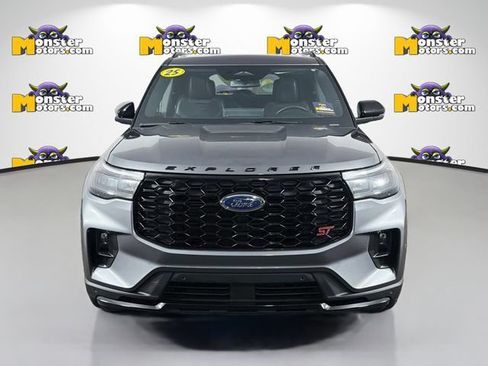 Used 2025 Ford Explorer ST AWD/4WD image 2