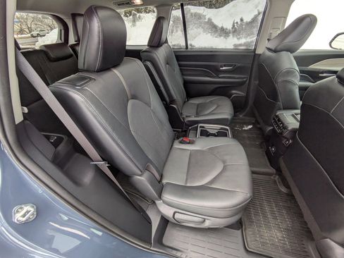 Used 2024 Toyota Grand Highlander Platinum image 23