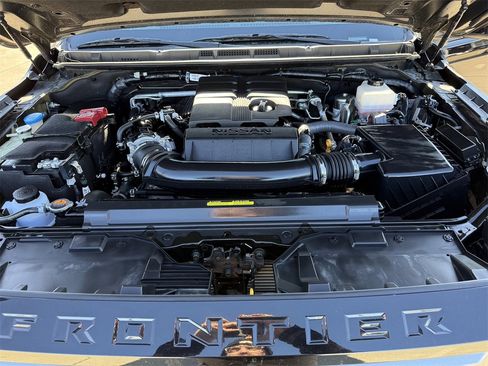 Used 2024 Nissan Frontier SV image 27