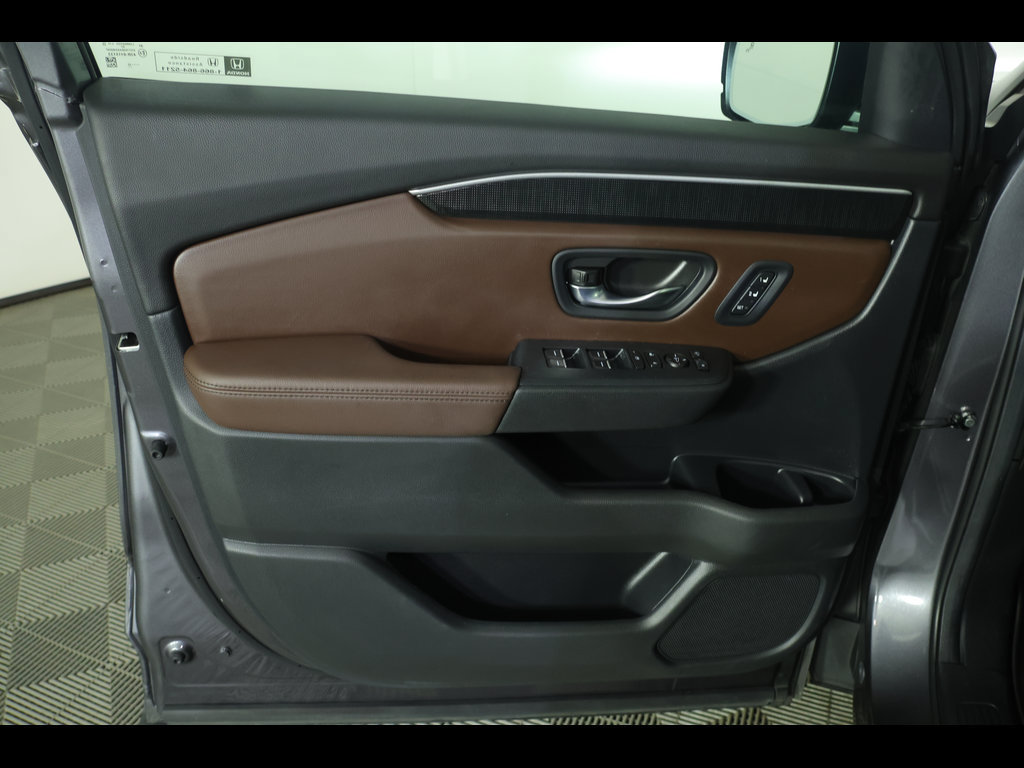 Used 2025 Honda Pilot Elite image 26