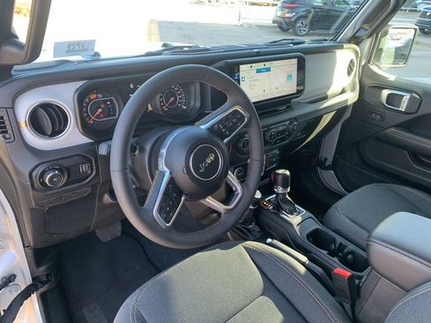 Used 2024 Jeep Wrangler Sahara image 10