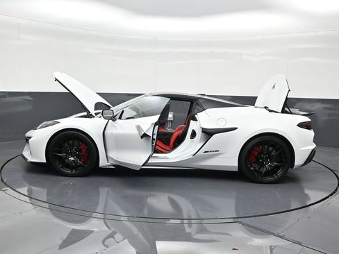 Used 2026 Chevrolet Corvette Z06 w/ Stealth Interior Trim Package image 33