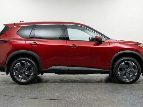 Used 2025 Nissan Rogue SV AWD/4WD image 11