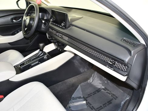 Certified 2025 Honda Accord SE image 39