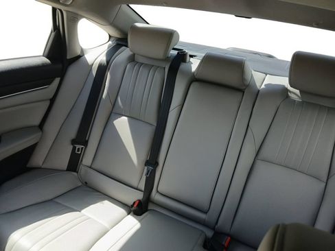 Used 2018 Honda Accord Touring image 12