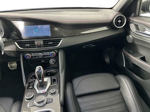 Used 2023 Alfa Romeo Giulia Estrema AWD/4WD image 29