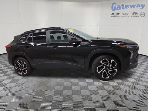 Used 2024 Chevrolet Trax RS w/ Sunroof Package FWD image 1