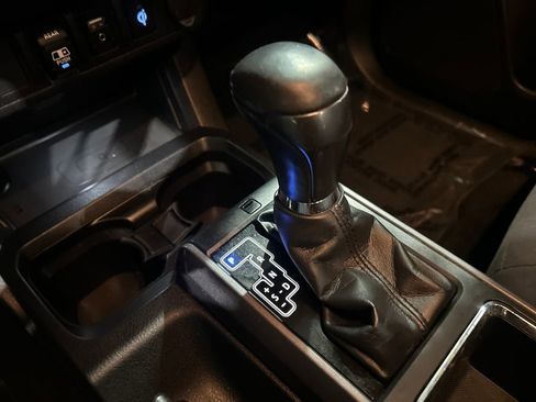 Used 2018 Toyota Tacoma TRD Off-Road image 16