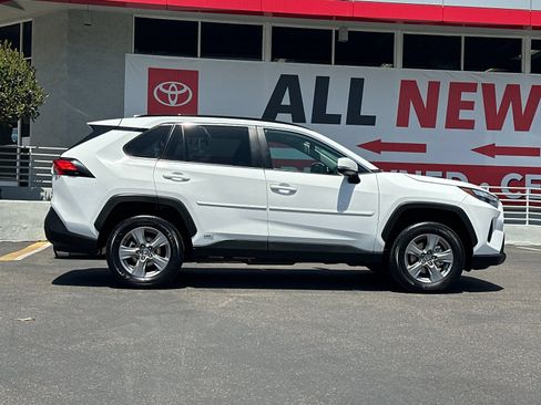 Used 2024 Toyota RAV4 LE AWD/4WD image 6