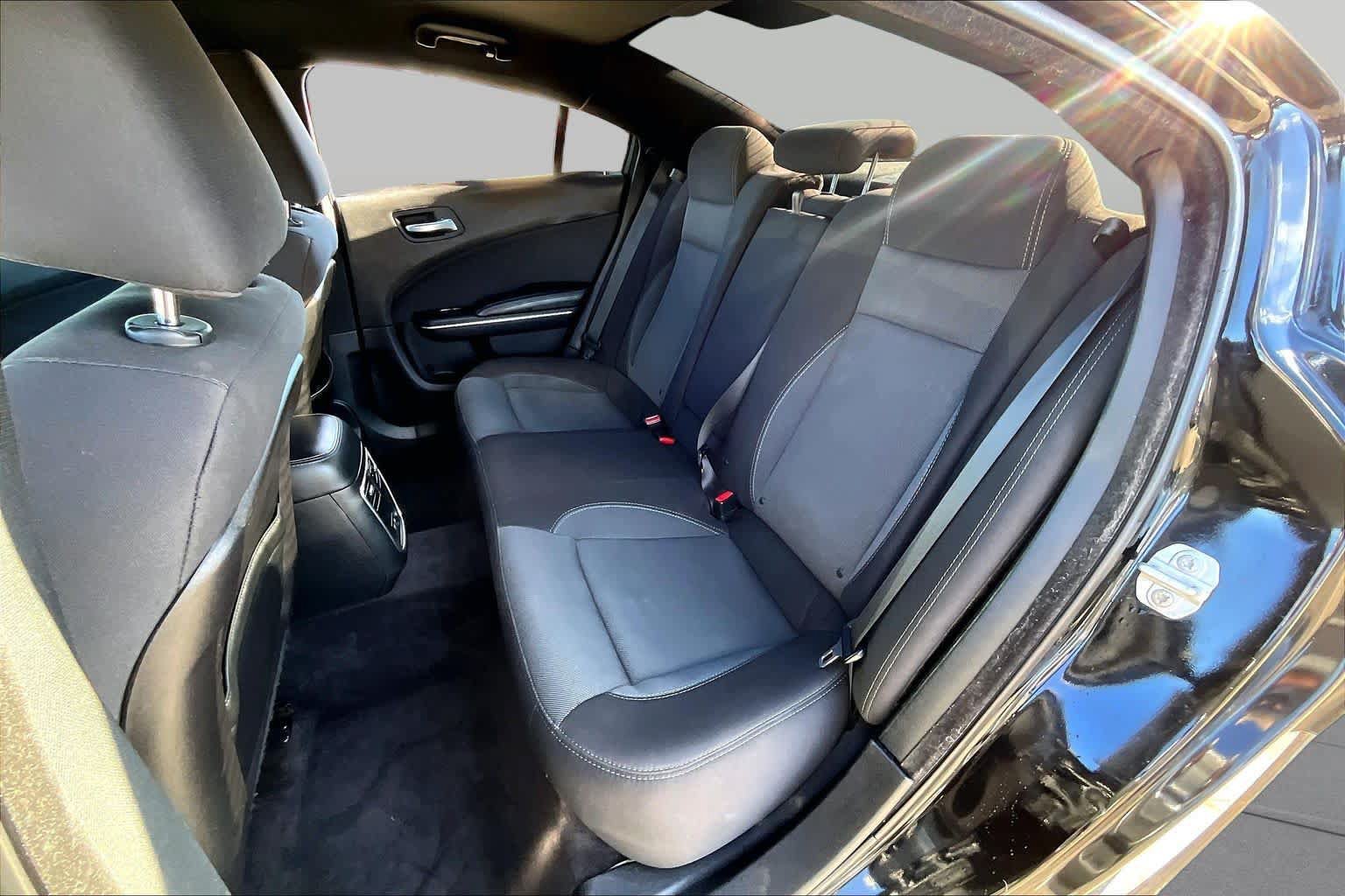 Used 2017 Dodge Charger SE RWD image 21