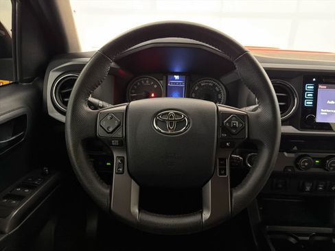 Used 2019 Toyota Tacoma TRD Sport image 12