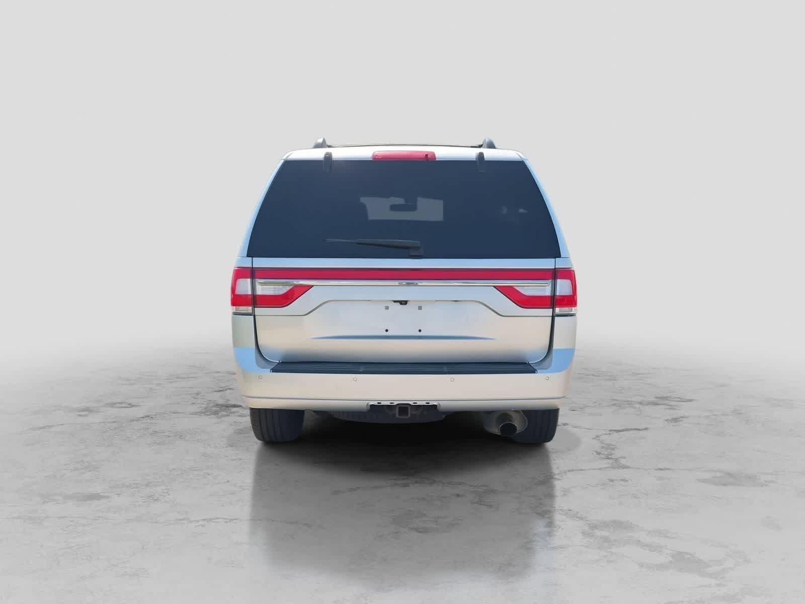 Used 2017 Lincoln Navigator Select AWD/4WD image 7