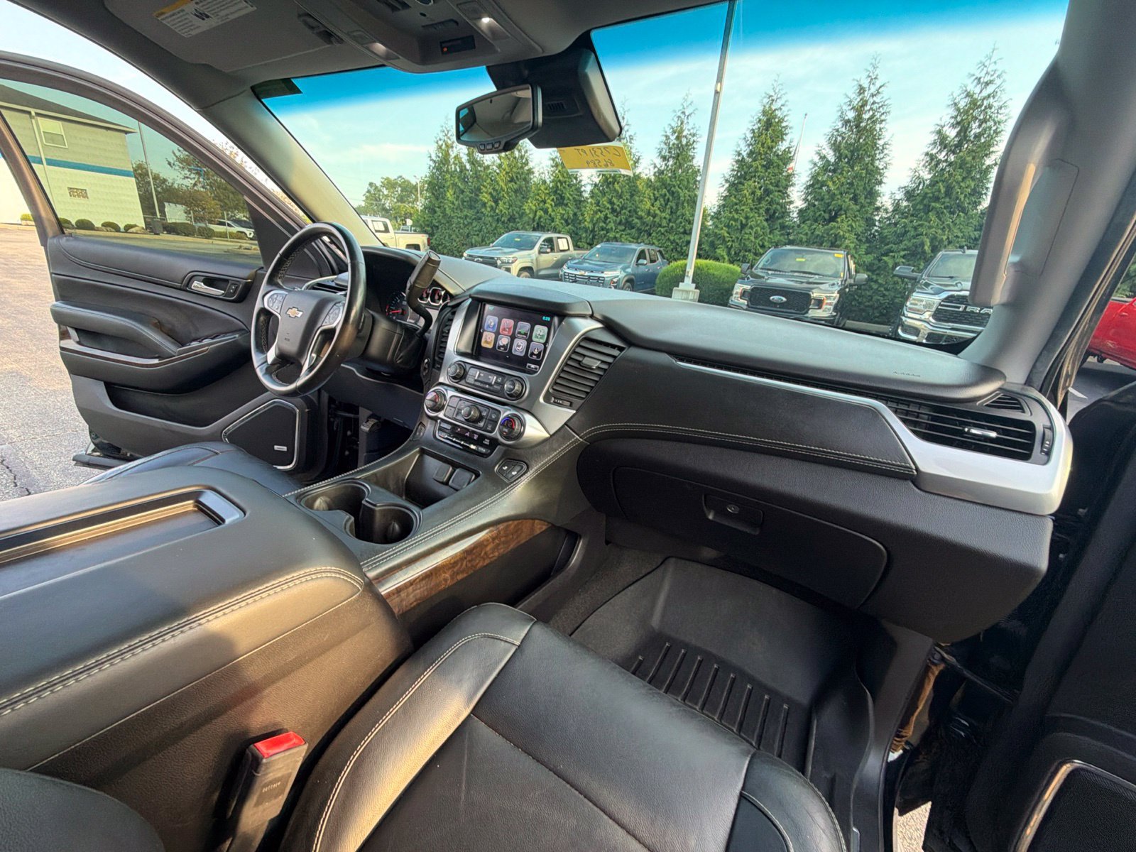 Used 2018 Chevrolet Suburban LT w/ Luxury Package AWD/4WD image 31