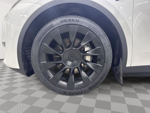 Used 2024 Tesla Model Y Long Range AWD/4WD image 4