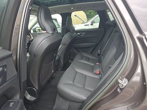 Used 2023 Volvo XC60 B5 Plus FWD image 4
