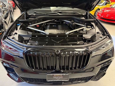 Used 2022 BMW X7 xDrive40i w/ M Sport Package AWD/4WD image 28