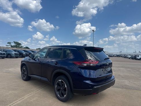Certified 2025 Nissan Rogue SV FWD image 16