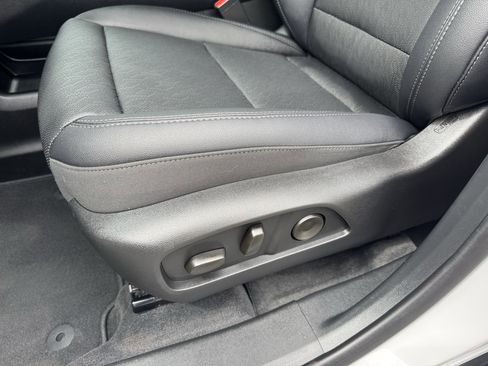 Used 2026 Chevrolet Equinox LT w/ Convenience Package II FWD image 14