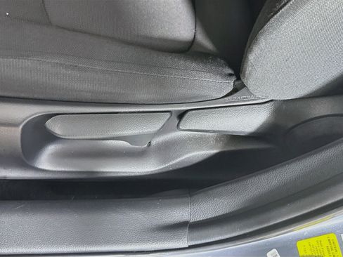 Used 2020 Toyota Corolla LE FWD image 22