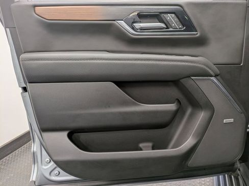 Used 2026 GMC Yukon Denali w/ Sun & Power Step Package AWD/4WD image 8