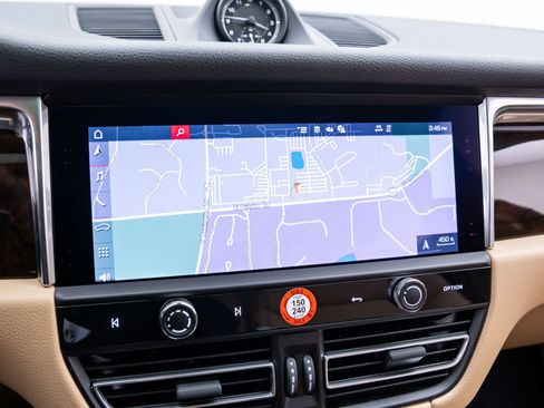 New 2026 Porsche Macan image 23