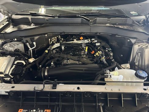 Used 2025 Ford Explorer Active w/ Active Comfort Package image 18