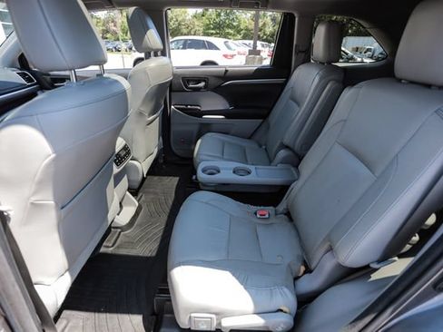 Used 2017 Toyota Highlander Limited Platinum AWD/4WD image 46