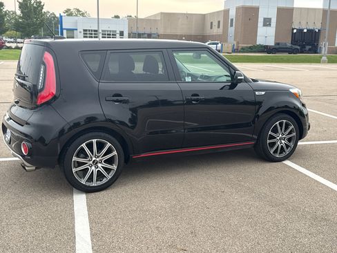 Used 2018 Kia Soul ! w/ Tech Package FWD image 8