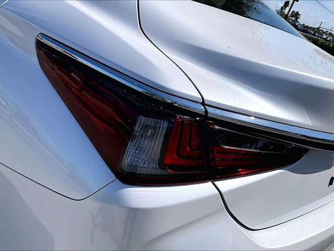 Used 2025 Lexus ES 350 w/ Premium Package image 29