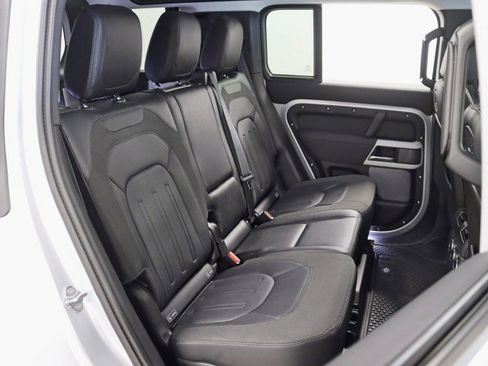 Used 2020 Land Rover Defender 110 First Edition image 31