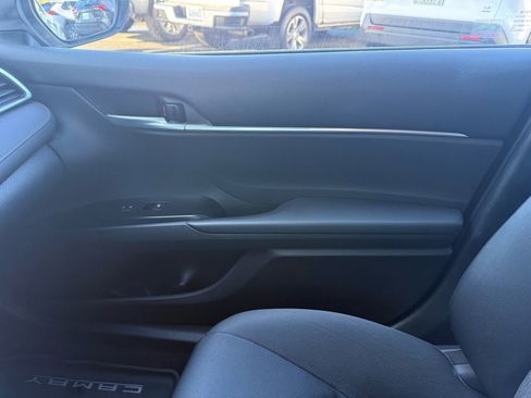 Used 2018 Toyota Camry LE w/ Convenience Package image 17