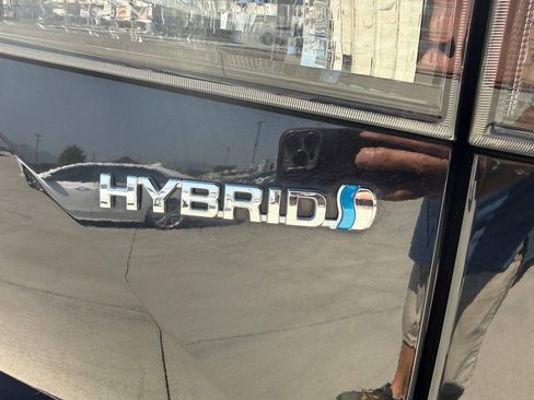 Used 2022 Toyota Highlander XLE AWD/4WD image 10