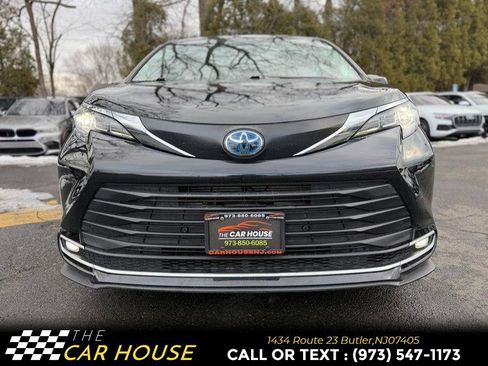 Used 2021 Toyota Sienna XLE image 3