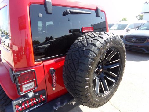 Used 2014 Jeep Wrangler Unlimited Sahara w/ Connectivity Group AWD/4WD image 39