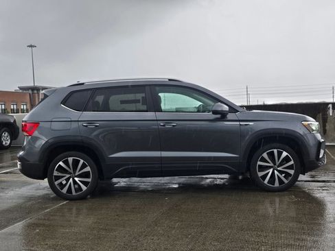 Used 2024 Volkswagen Taos SE image 4