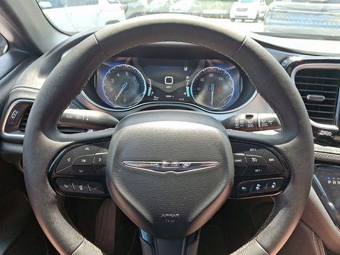 Used 2025 Chrysler Pacifica Limited FWD image 21