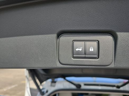 Used 2024 Nissan Rogue SV w/ SV Premium Package FWD image 19