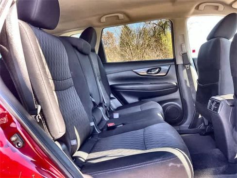 Used 2019 Nissan Rogue SV image 14