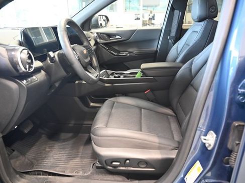 Used 2026 Chevrolet Equinox LT w/ Convenience Package II FWD image 9