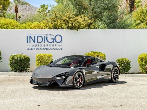 Used 2025 McLaren Artura Spider image 2