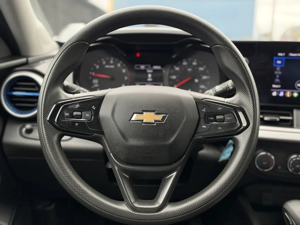 Used 2024 Chevrolet Trax LS w/ LS Convenience Package FWD image 14