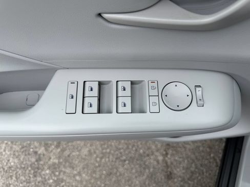 Used 2025 Hyundai Kona SEL AWD/4WD image 16