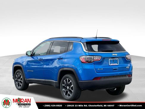 Used 2022 Jeep Compass Latitude w/ Sun and Sound Group AWD/4WD image 4